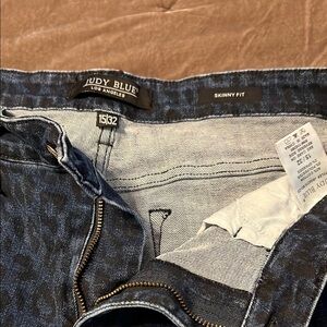 Judy Blue Women’s Skinny Fit Jeans - Blue animal print. Size 15/32
